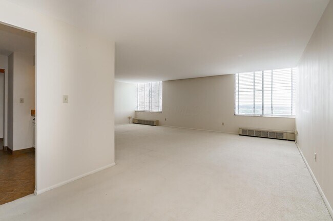 Building Photo - 1000 Urlin Ave