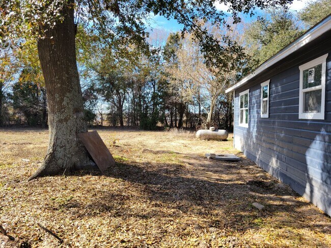 Building Photo - Recently Updated 3 Bed 2 Bath in Gun Barre...