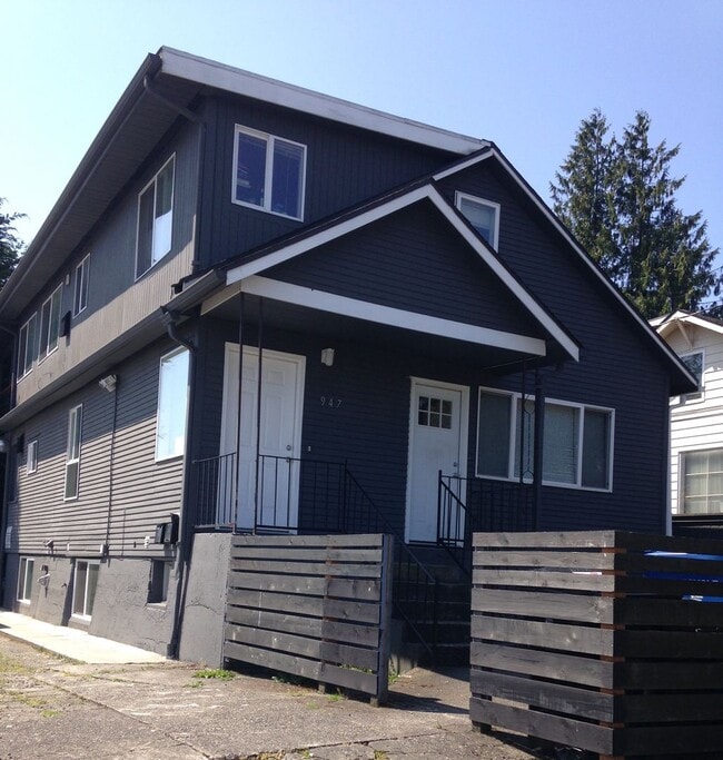 Building Photo - 947