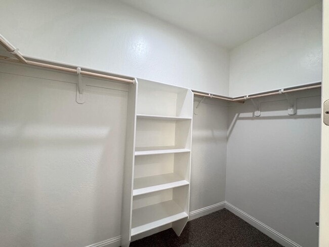 Building Photo - 2042 Daffodil St