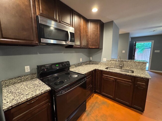Building Photo - Lacy Lakeview Duplex