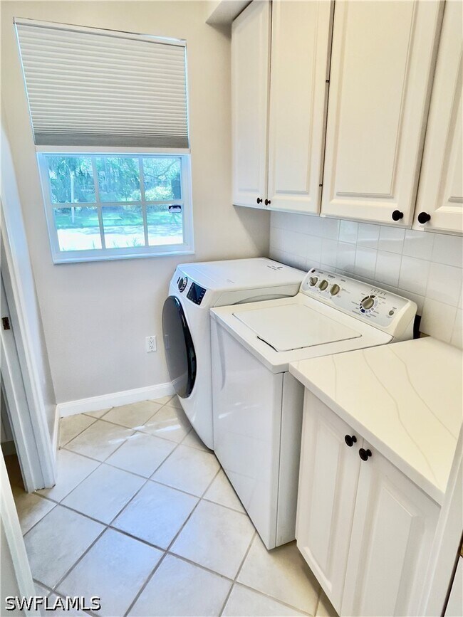 Building Photo - 5669 Cove Cir