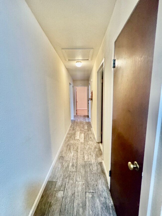 Building Photo - Lexington Subdivision-3/2-Move in ready! Call and schedule today!--Move in special