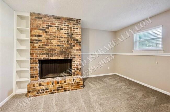 Building Photo - Adorable 3 Bed 2 Bath Duplex in Olathe-Available NOW!!