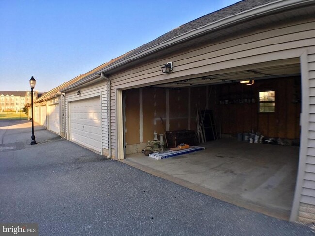 Building Photo - 2235 Village Square Rd