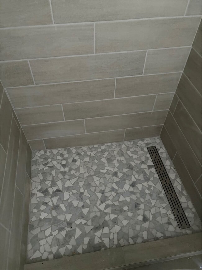 Building Photo - 919 Brooks Ave