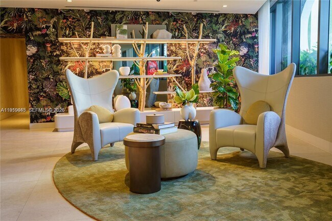 Building Photo - 700 NE 24th St