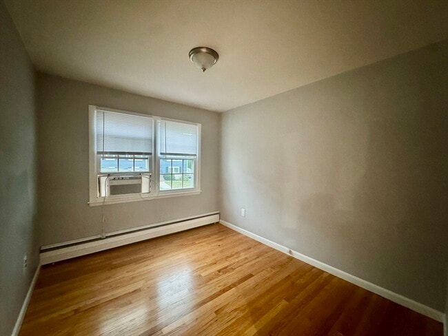 Building Photo - 25 Westmoor Rd