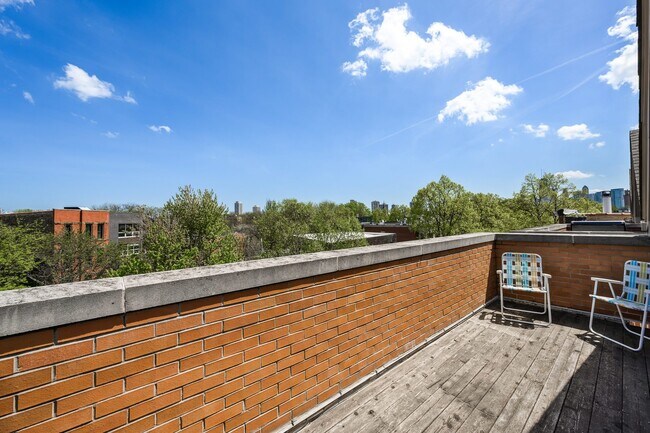 Building Photo - 1742 N Bissell St