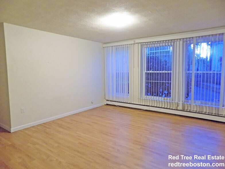 Building Photo - 2045 Commonwealth Ave