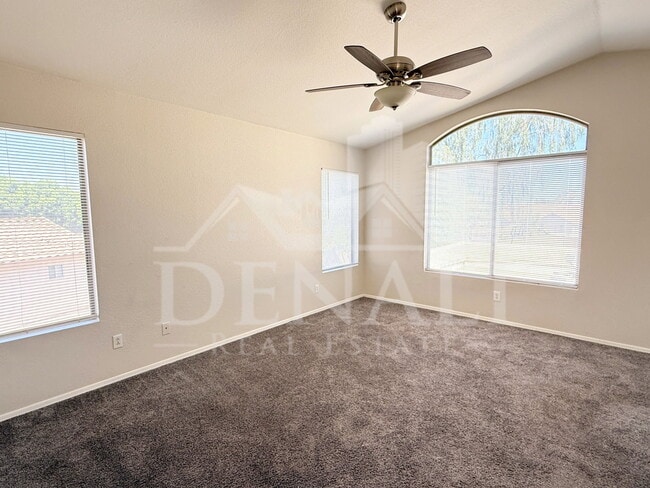 Building Photo - 1274 W Sparrow Ct