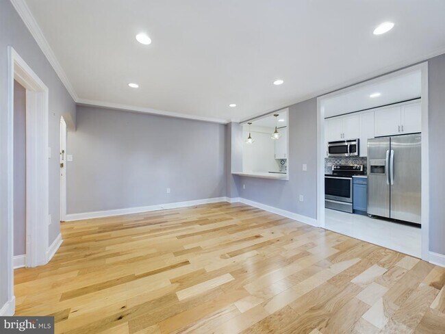 Building Photo - 3051 Idaho Ave NW