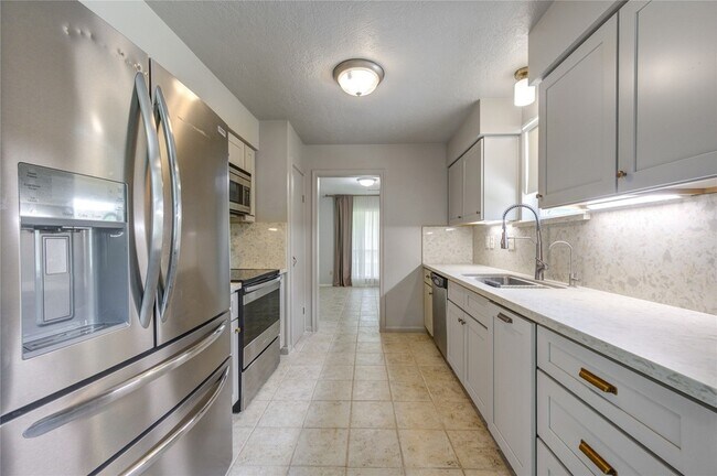 Building Photo - 16019 Fathom Ln