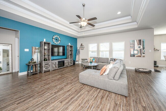Building Photo - Beautiful 4 Bedroom 3 Bath Home!