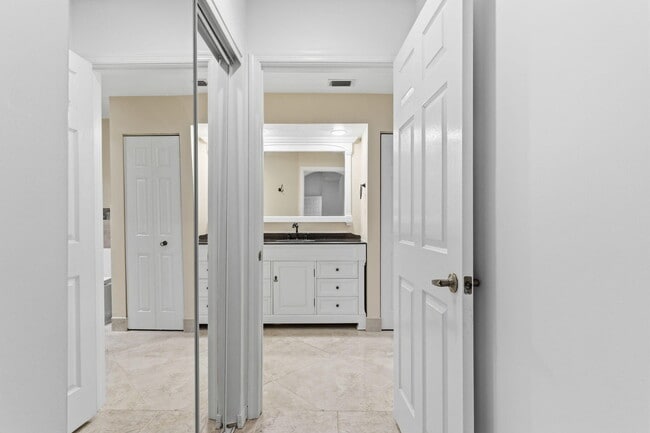 Building Photo - 3622 Coco Lake Dr