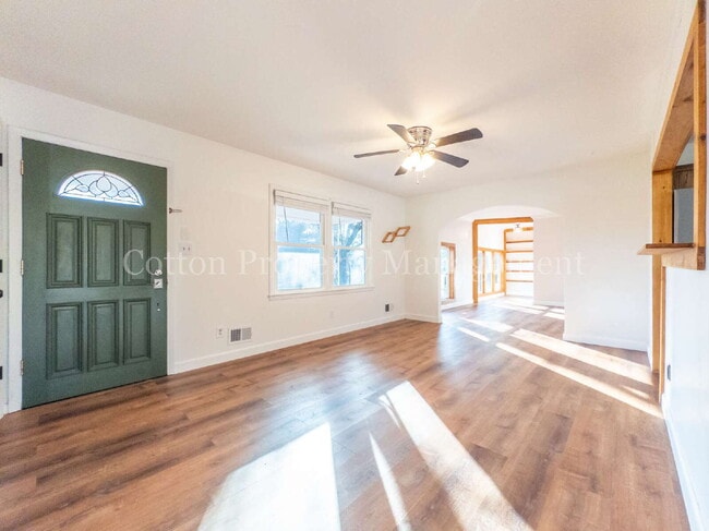 Building Photo - 101 Hyacinth Ave