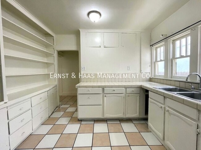 Building Photo - 1551 Pine Ave