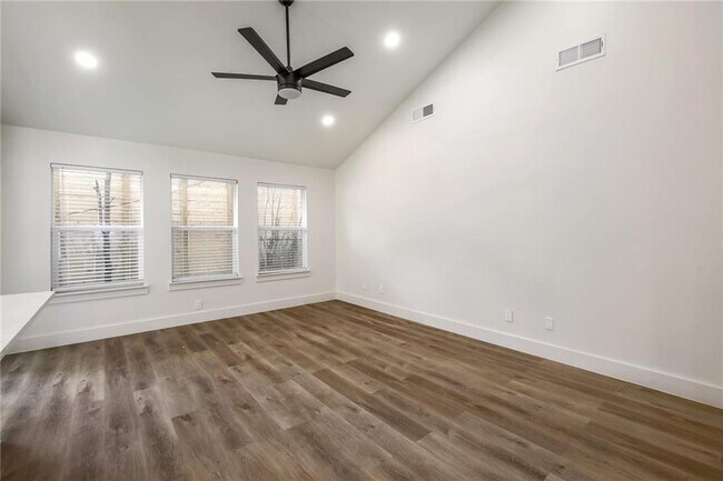 Building Photo - 511 E 50th St