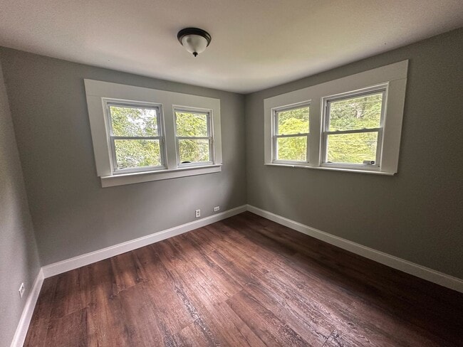 Building Photo - Renovated Home For Rent in Convenient Chattanooga Location Only $1,595.00 Per Month!