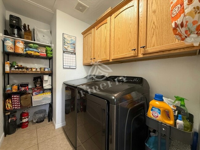 Building Photo - 844 Tori Cir