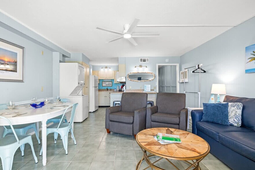 Building Photo - 5004 S Thomas Dr