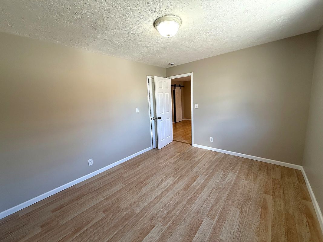 Building Photo - 47 Lester St