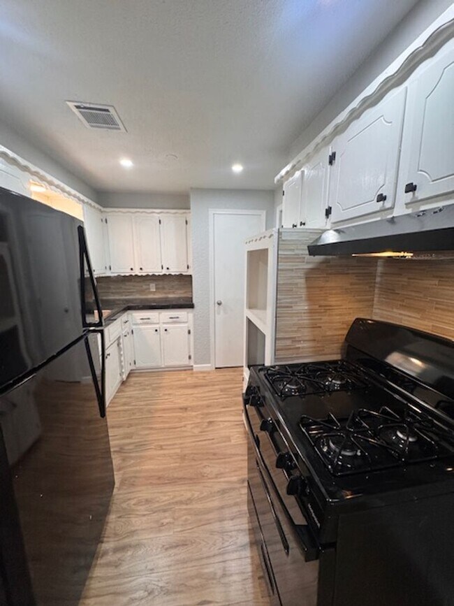 Building Photo - Newly remodeled 3 bed 1 bath garage conversion with monitored security!