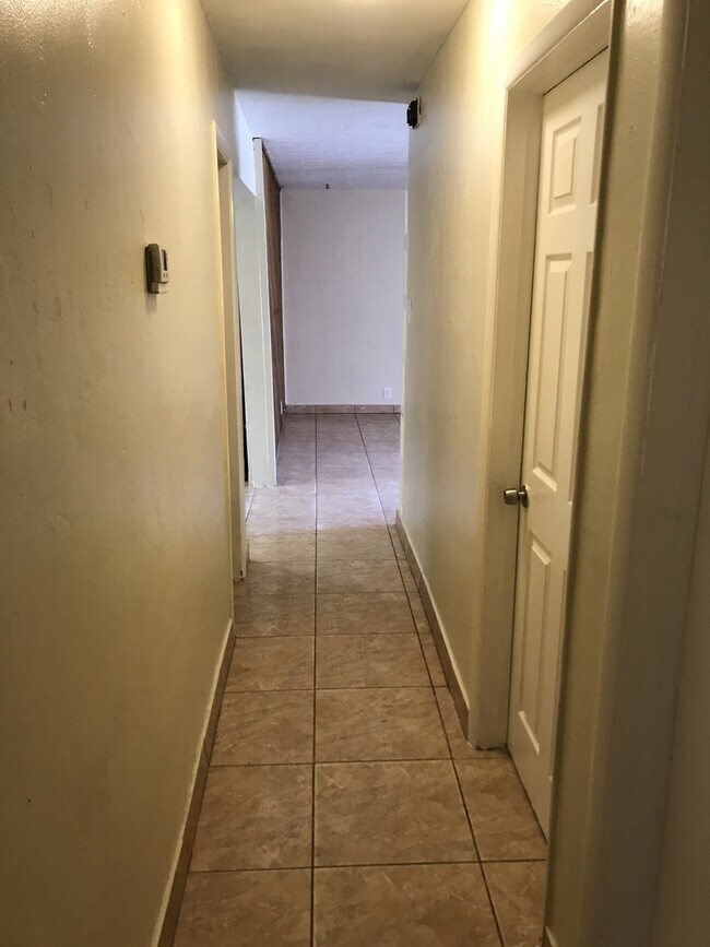 Building Photo - Large 5-2 house in Oakland Park