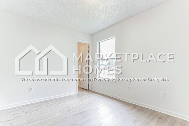 Building Photo - 1533 Kingfisher Ln N