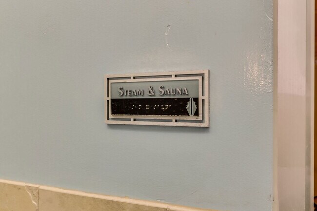 Building Photo - 114 W Adams St