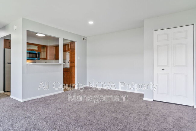 Building Photo - 10122 Campus Way S