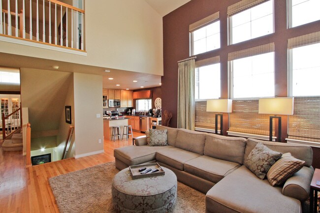 Building Photo - Beautiful 4BD/3.5BA Indian Peaks Home on Golf Course with Views!