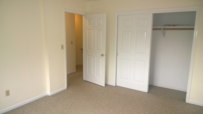 Large and bright master bedroom - 375 Hope St