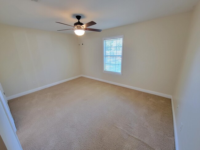 Building Photo - 3808 Saber Tooth Cir
