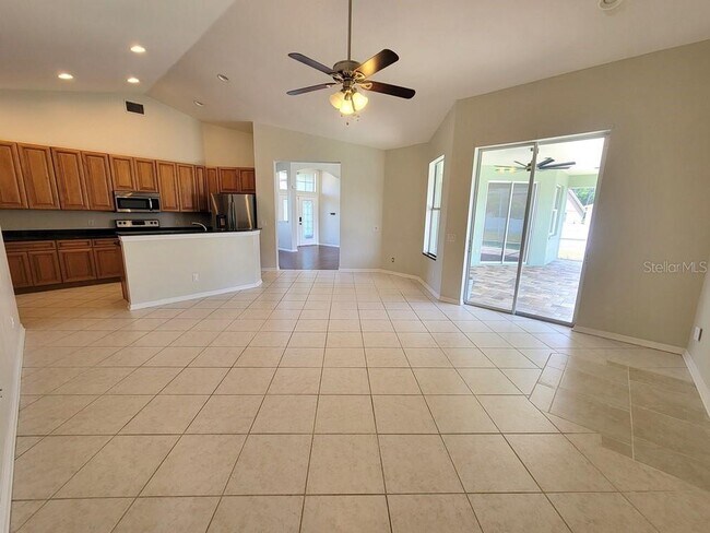 Building Photo - 7916 Roundelay Dr