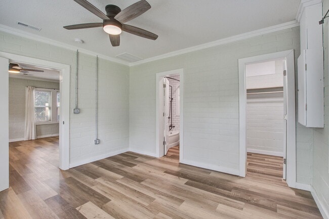 Building Photo - 118 Klein St