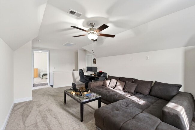 Building Photo - Like New 4BR Ranch with Modern Finishes & Prime Location in Elgin