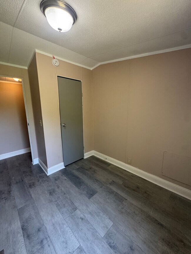 Building Photo - 4030 Kennedy Rd