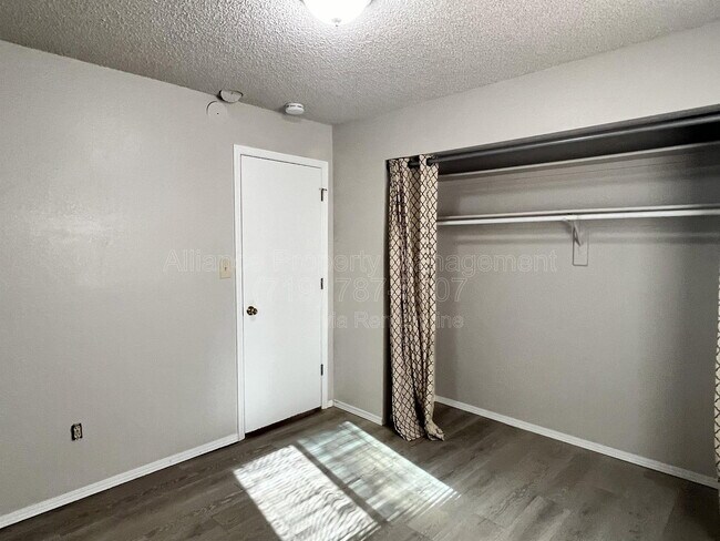 Building Photo - 4427 Hunting Meadows Cir