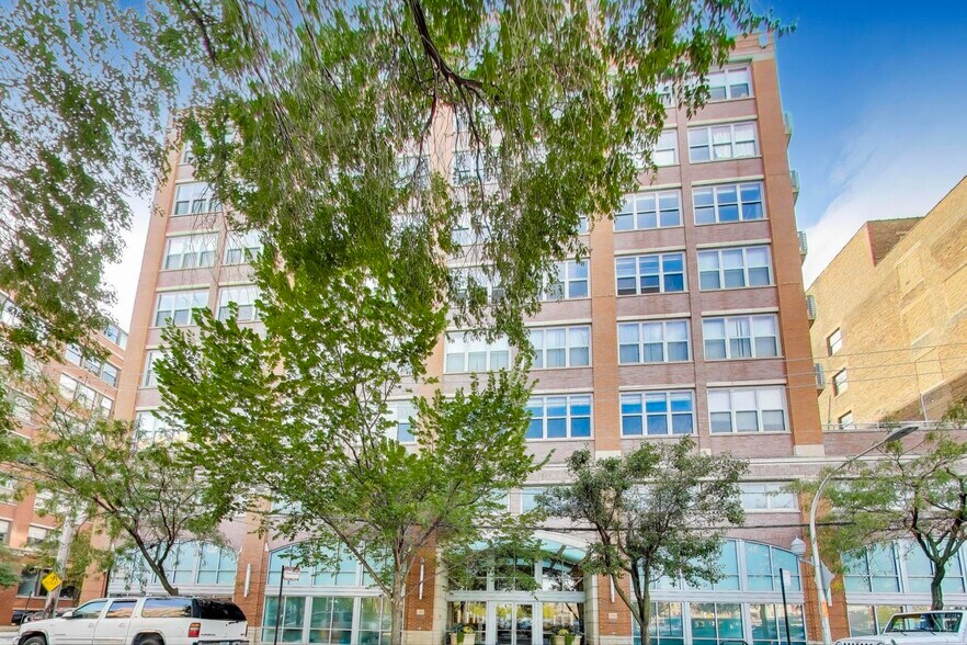 Building Photo - 933 W Van Buren St