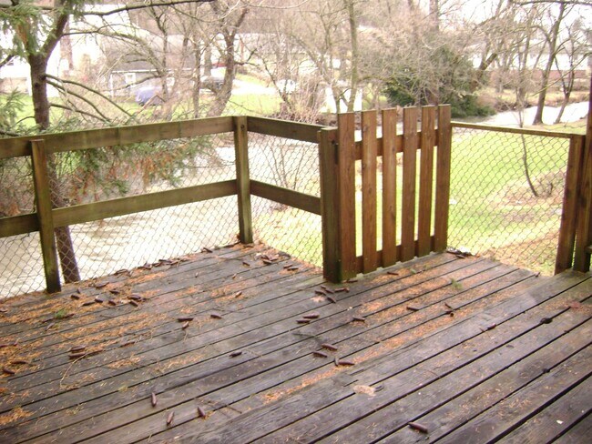 Building Photo - 3BR Townhome with garage! - Northampton School District