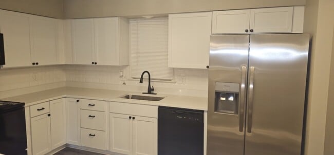 Building Photo - Move in special - Newly Renovated SF in North KC