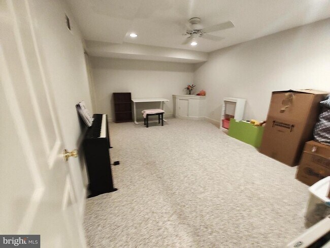 Building Photo - 110 Canterbury Ln