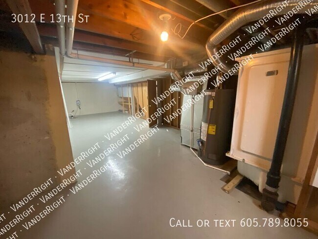 Building Photo - 3012 E 13th St