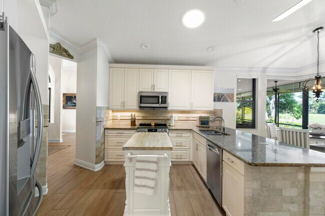 Building Photo - 1509 SW Mockingbird Cir