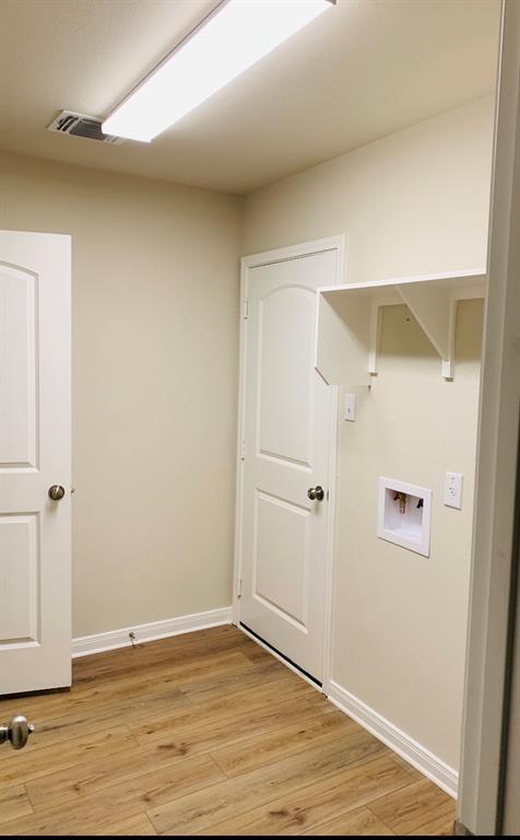 Building Photo - 808 Fallbrook Dr