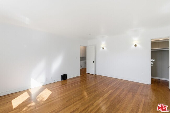 Building Photo - 1307 S Longwood Ave