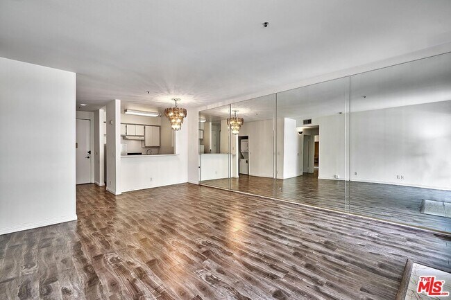 Building Photo - 500 S Berendo St