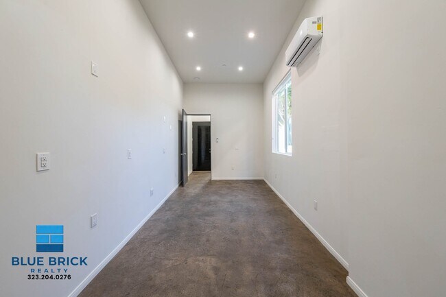 Building Photo - 5239-5241 Huntington Dr -