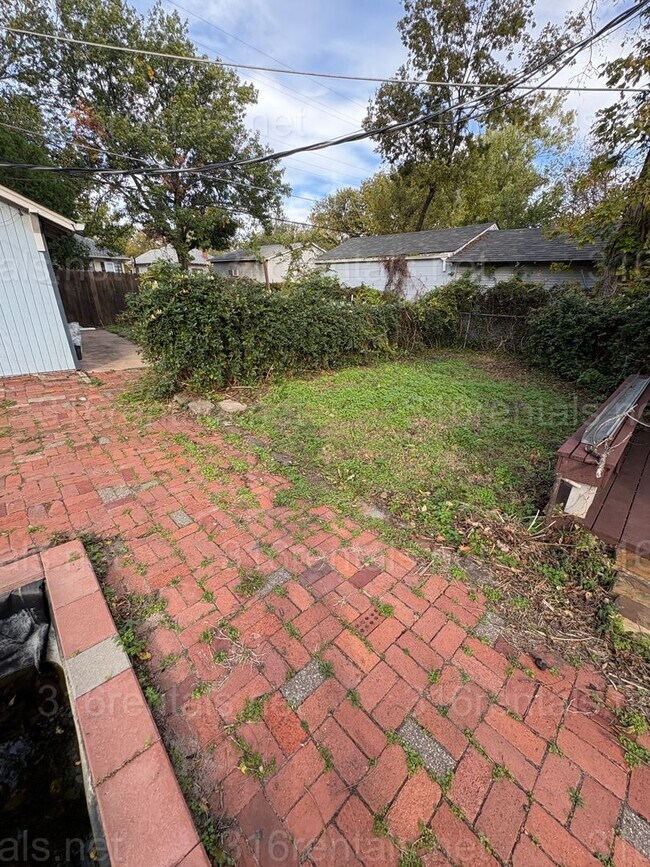 Building Photo - $1150 - 3 bed 1 bath - Single Family Home